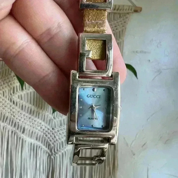 Vintage Gucci Women’s Watch - Square Silver Face with Broken Leather Strap As-Is - Picture 8 of 8